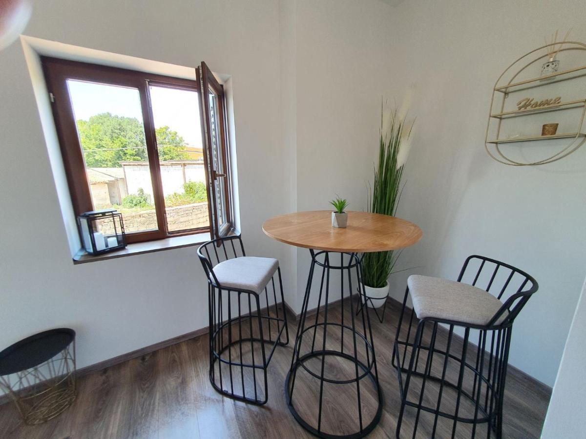Arena Delight Studio Apartments Pula Exterior photo