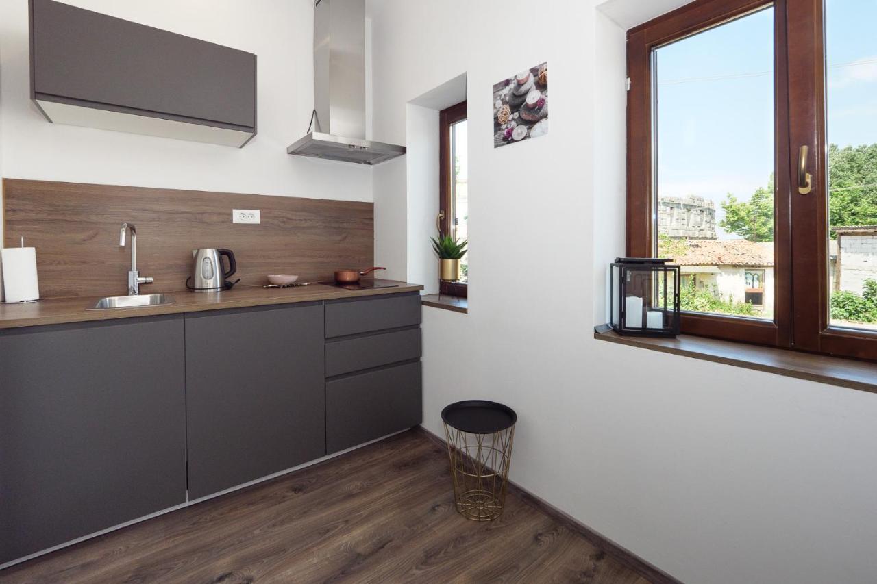 Arena Delight Studio Apartments Pula Exterior photo
